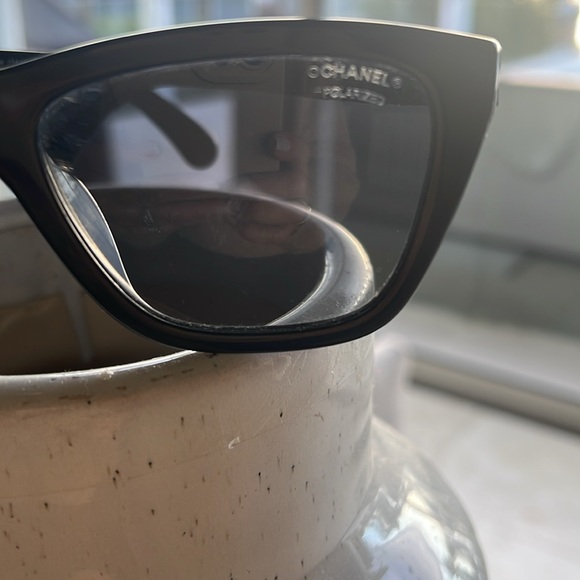 CHANEL SUNGLASSES AND LEATHER CASE !! Authentic Chanel polarized sunglasses - Picture 3 of 11